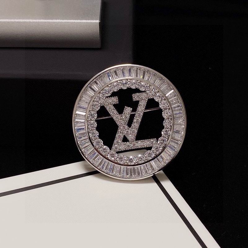 LV Brooch 07yxs04